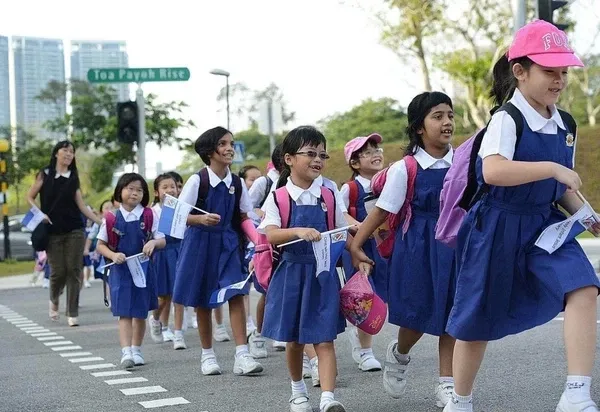 Học sinh tiểu học Singapore trong một hoạt động ngoại khóa, Ảnh: ByKido