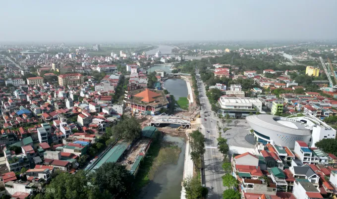 Sông Vân nơi phát hiện số cọc gỗ. Ảnh: Lê Hoàng