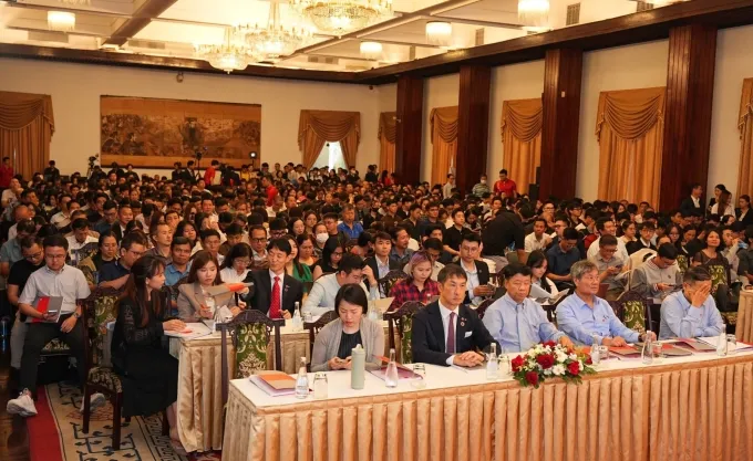 Hơn 1.500 cổ đông ngồi kín phòng khánh tiết của Dinh Độc Lập, nơi SSI tổ chức phiên họp thường niên chiều 23/4. Ảnh: SSI