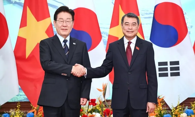 Thủ tướng Lê Minh Hưng hội kiến Tổng thống Hàn Quốc Lee Jae Myung. Ảnh: Giang Huy