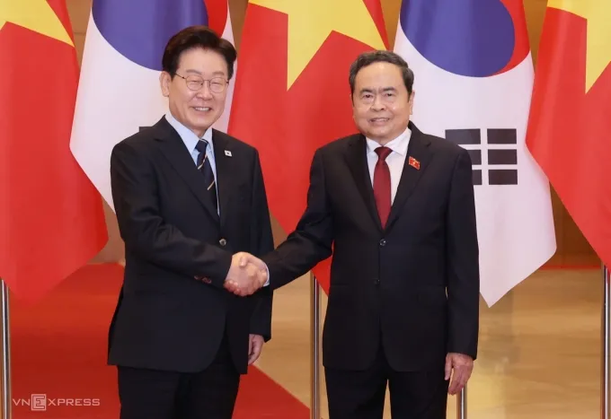 Chủ tịch Quốc hội Trần Thanh Mẫn hội kiến Tổng thống Hàn Quốc Lee Jae Myun. Ảnh: Giang Huy